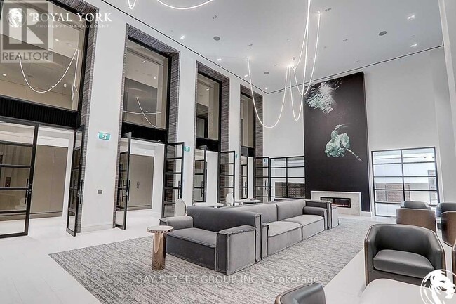 Building Photo - 39 Roehampton Ave