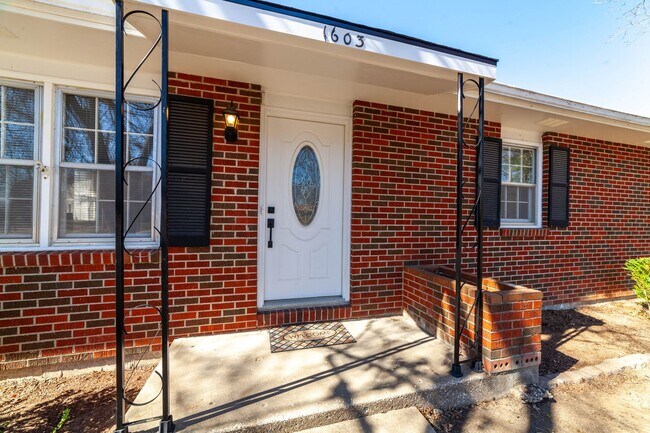 Foto del edificio - House In COLUMBIA, MO- Close to Campus!