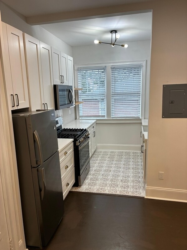 Foto del edificio - 2738 Riverside Ave