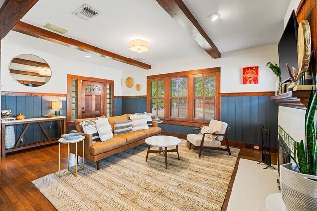 Foto del edificio - Beautifully Updated Historic Home