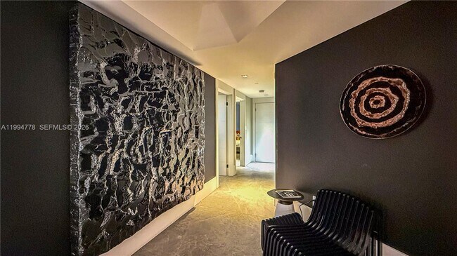 Foto del edificio - 2000 Island Blvd