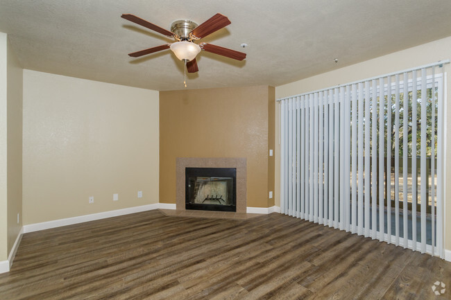 1BR, 1BA - 720 SF - Sunrise Creek Apartments