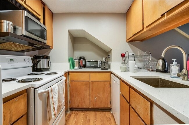Building Photo - 2510 San Gabriel St