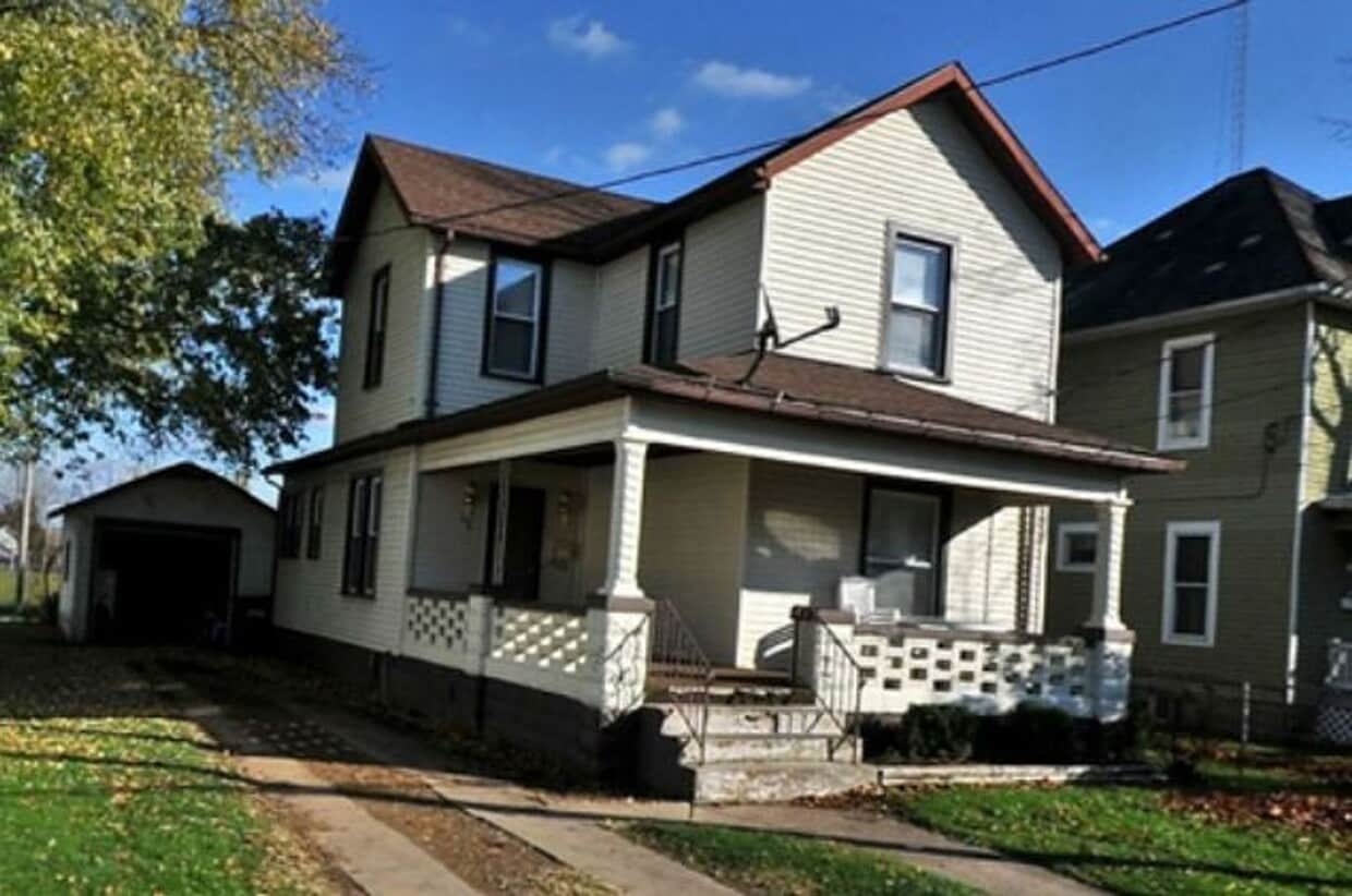 Primary Photo - Spacious 3 Bedroom and 1.5 Bath