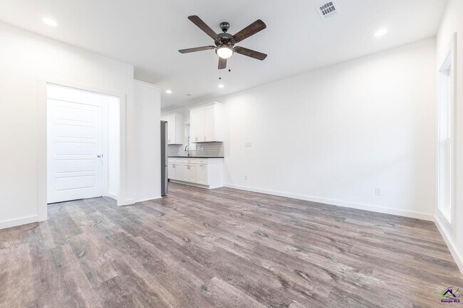 Foto del edificio - 100 Leisure Pointe Rd