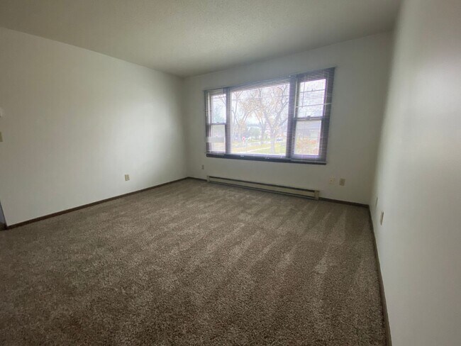 Building Photo - 201