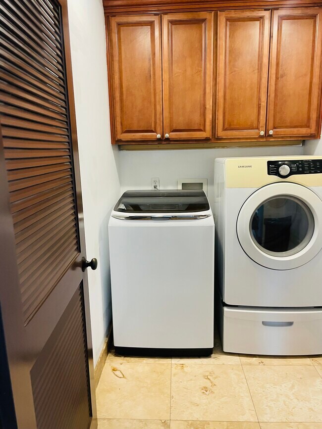 Laundry Room - 1931 Nelson Ave