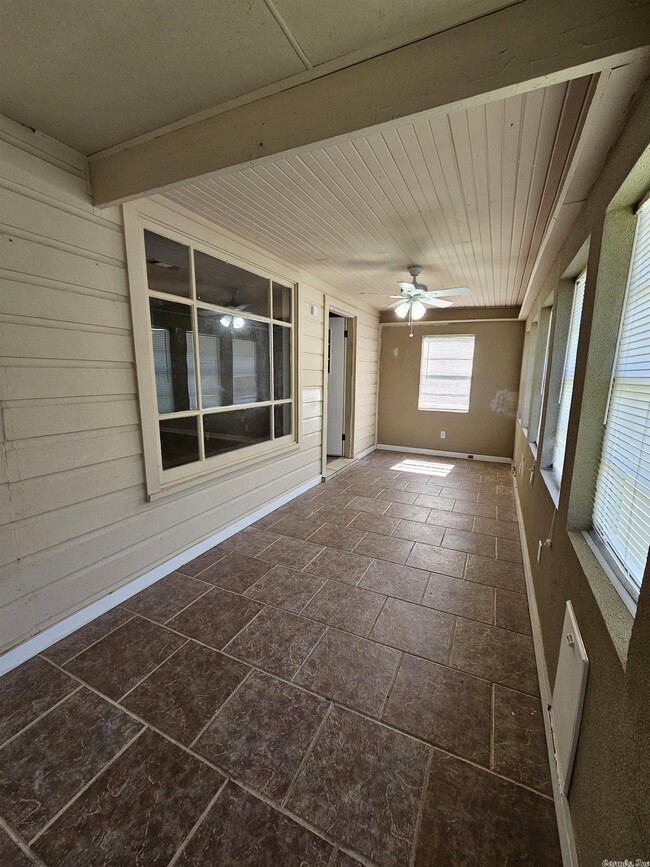 Building Photo - 13716 W Sardis Rd
