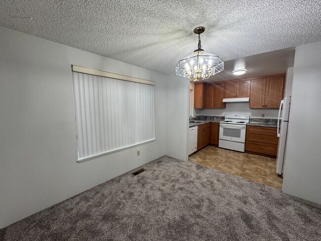Foto del edificio - 13617 SE Fairwood Blvd