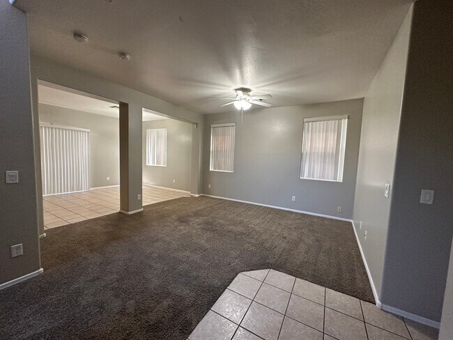 Foto del edificio - 3 bed, 2.5 baths home in Adobe Gardens