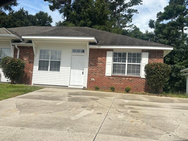 Foto del edificio - 1688 Corey Wood Cir
