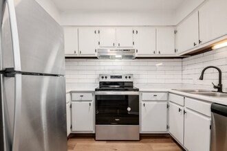 Building Photo - 4443 Mobile Dr