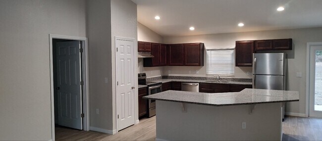 Foto del edificio - Gorgeous Brand New 4Bd/2Ba Home in Cape Co...