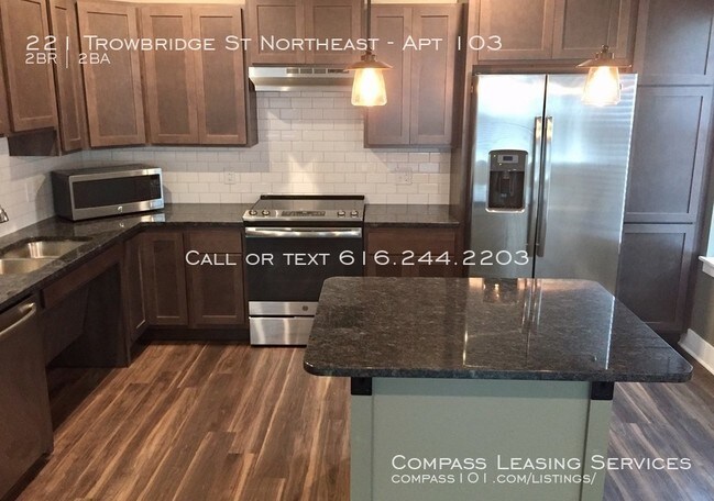 Foto del edificio - 221 Trowbridge St NE