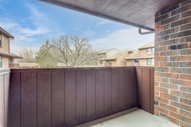 Primary Photo - 9082 N Park Plaza Ct