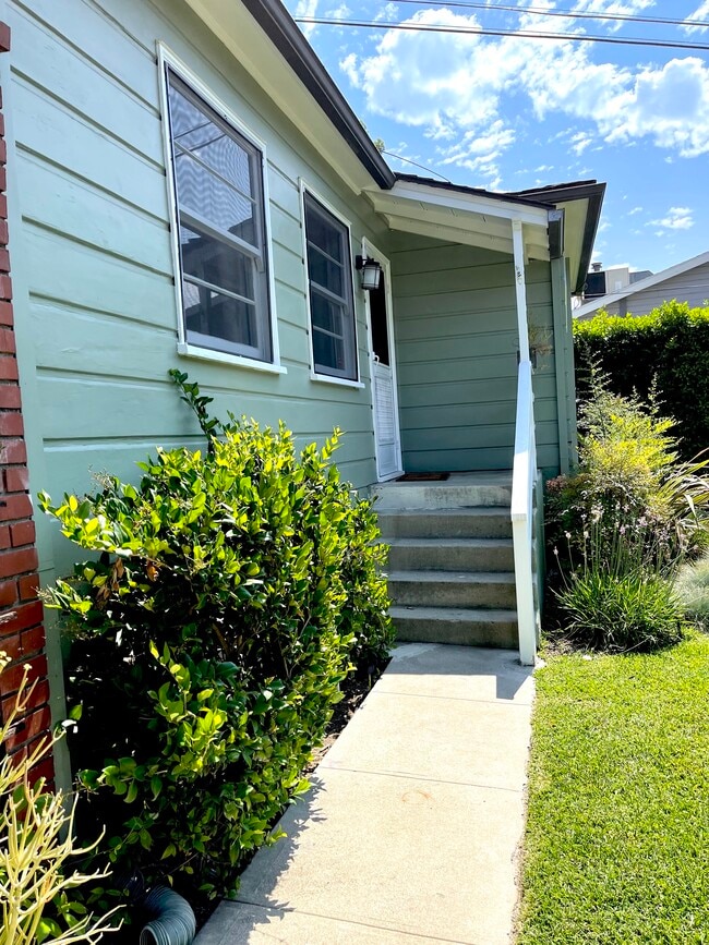Front Steps to Front Door - 1268 Las Flores Dr