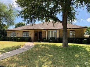 Building Photo - 3101 Parkside Dr