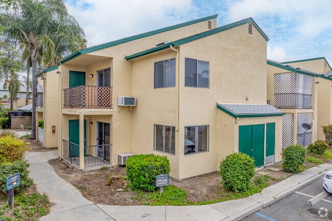 12817-12825 Calle Mapleview - Lakeside Meadows