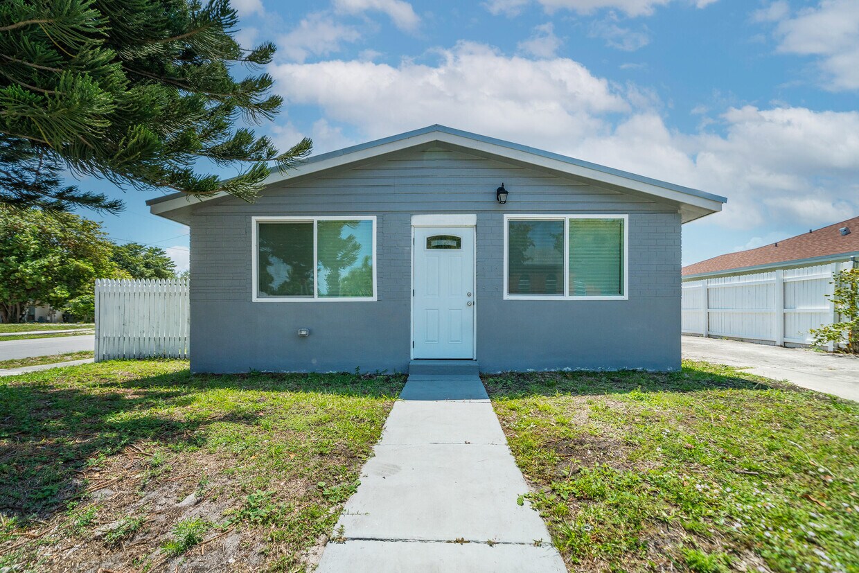 Foto principal - 602 NW 1st St