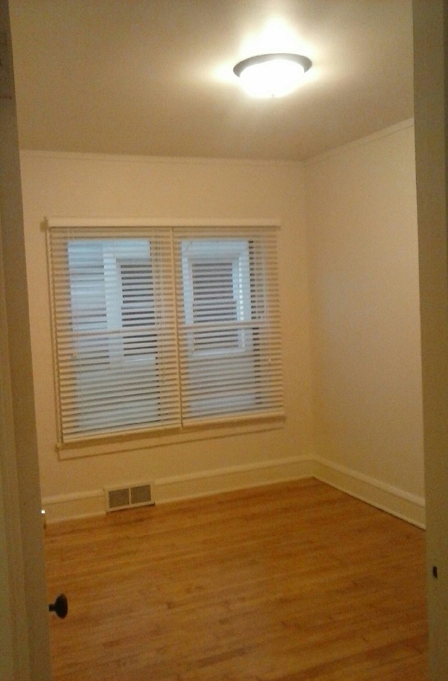 Foto del edificio - 323 W Wilson St
