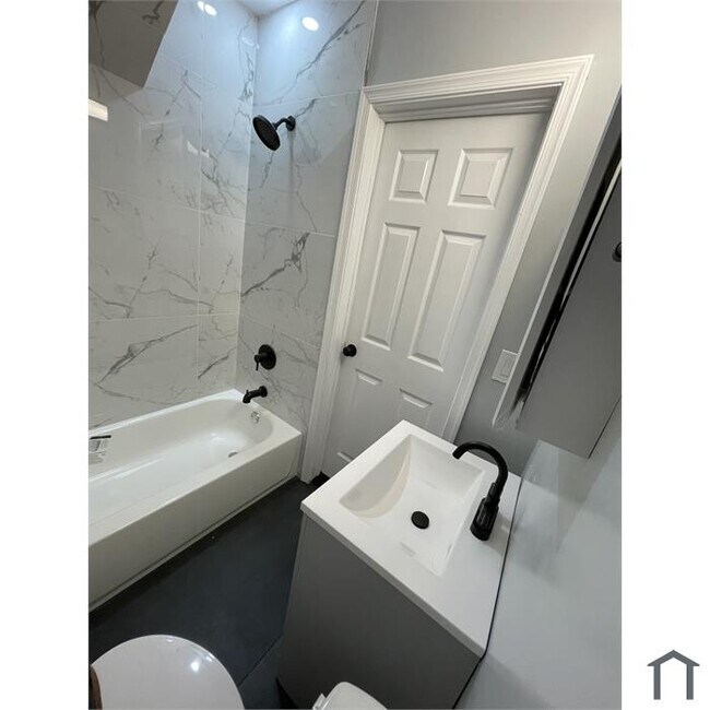 Building Photo - 1926 Naylor Rd SE