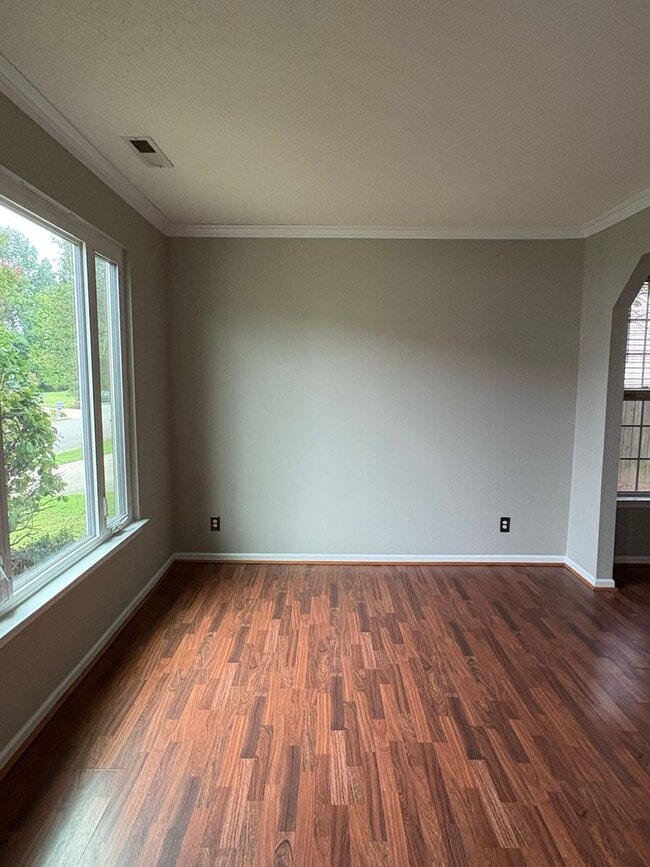 Building Photo - 223 Woodburne Ln