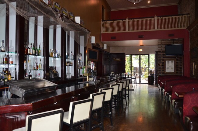 Interior Photo - 691-695 N Milwaukee Ave
