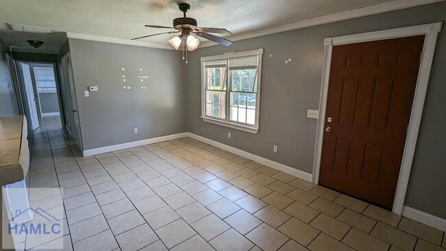 Building Photo - 214 Honey Ln Cir