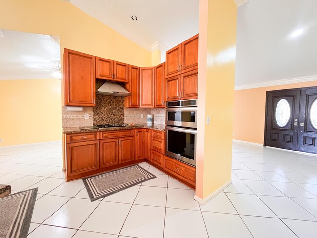 Building Photo - 1305 Monteray Way