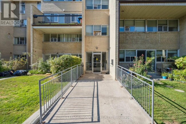 Photo du bâtiment - 1624 Bloor St