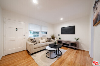 Building Photo - 823 Highland Ave