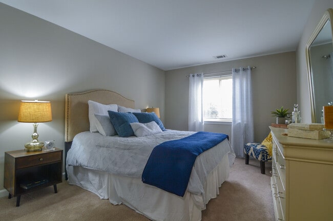 Building Photo - Crystal Springs