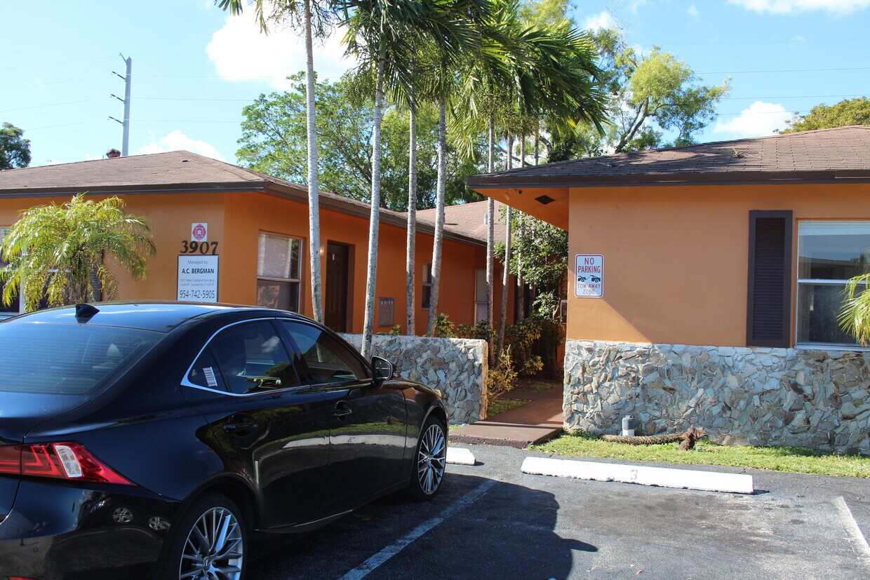 Primary Photo - 3907 NW 30th Ter