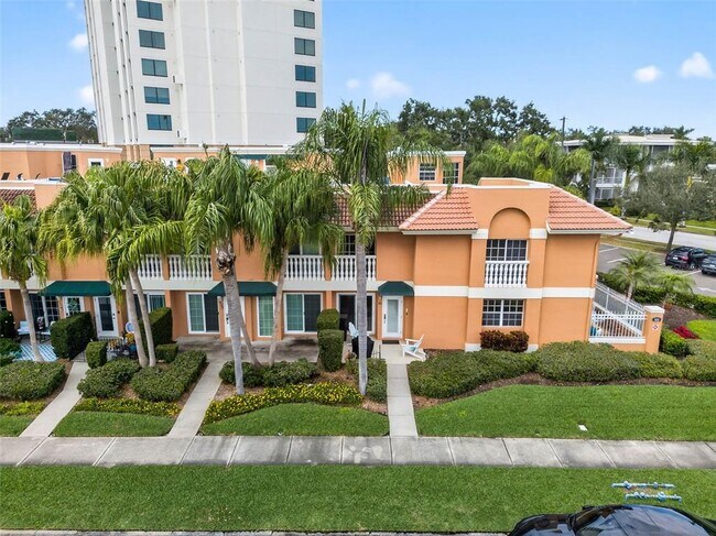 Building Photo - 922 N Shore Dr NE