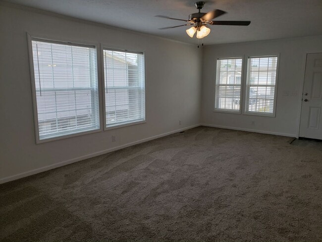 Building Photo - 30020 Pineview Cir