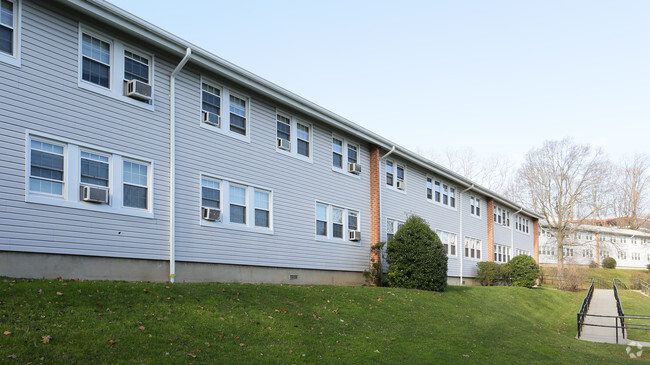 Building Photo - Pond View Homes