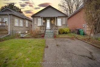 Building Photo - 48 Park St W