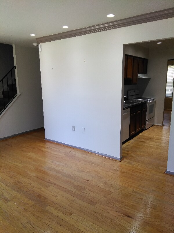 Building Photo - 6043 Livingston Rd