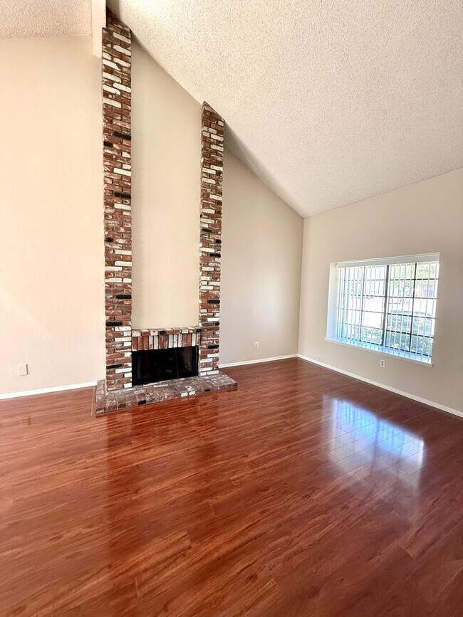 Foto del edificio - Coming soon... San Dimas Condo