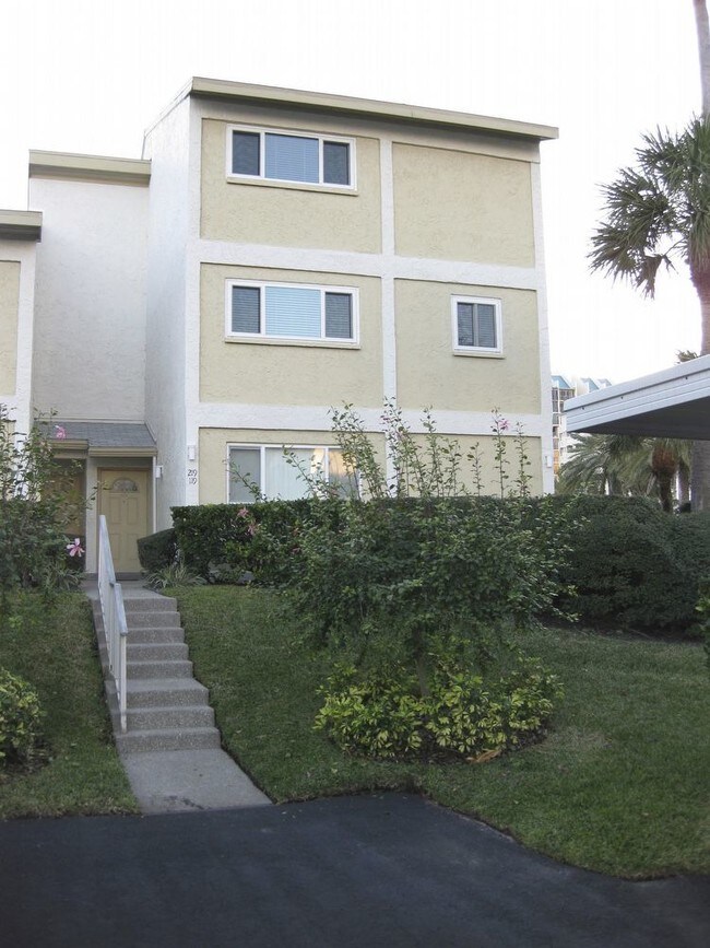 Building Photo - FURNISHED Luxury SAND KEY Living at its Best