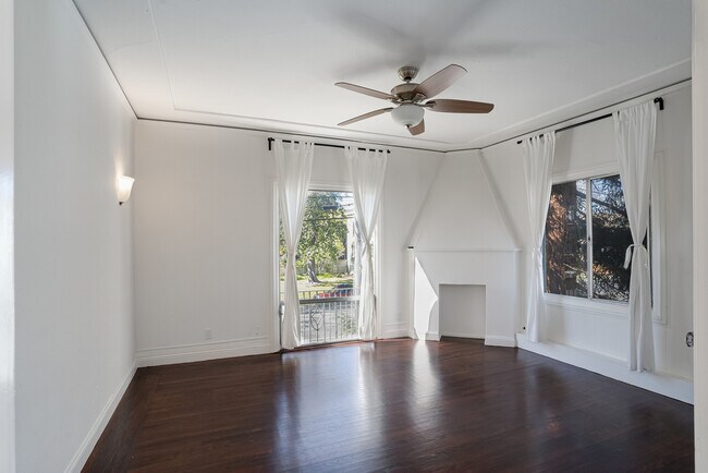 Foto del edificio - 1633 Central Ave