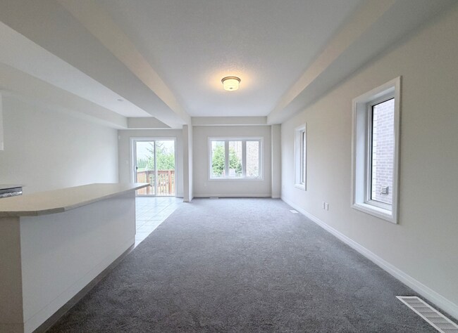 Building Photo - 660 Colborne St W