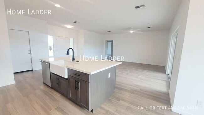 Building Photo - 926 N 97th Way