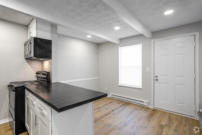 2BR, 1.5BA - 900SF - Reynoldsburg Pointe Townhomes