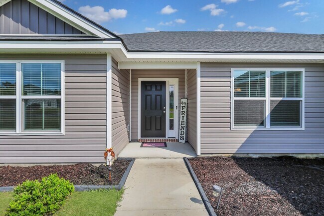 Building Photo - AVAILABLE MID-APRIL 2026! (Pet Friendly)