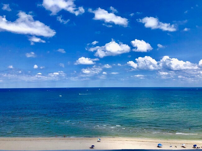Foto del edificio - 1012 N Ocean Blvd