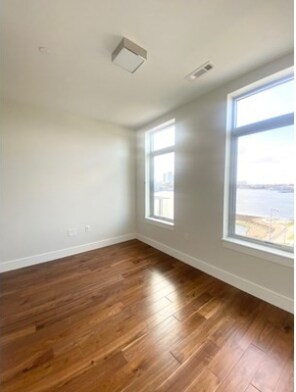 Building Photo - 100 Sumner St