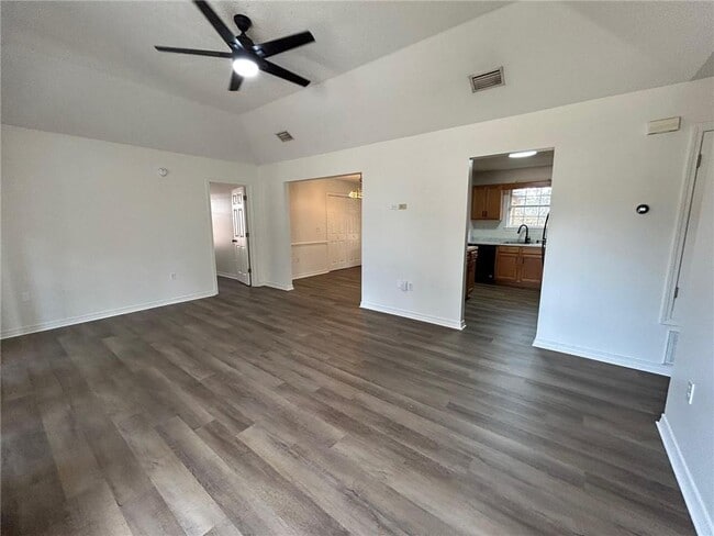 Building Photo - 112 Cluster Oaks Ct