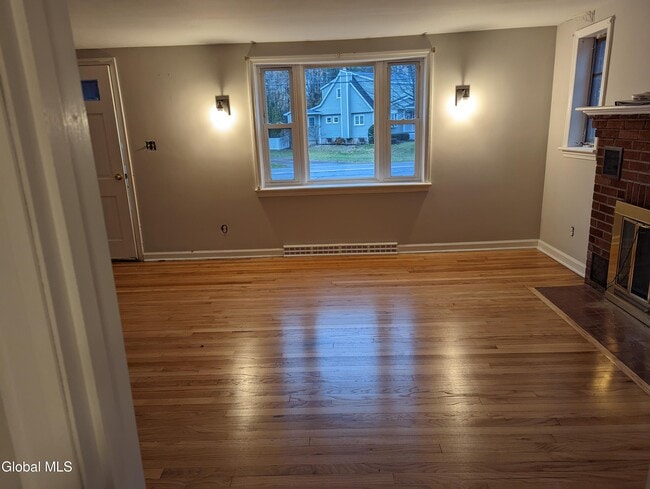 Building Photo - 73 Vly Rd