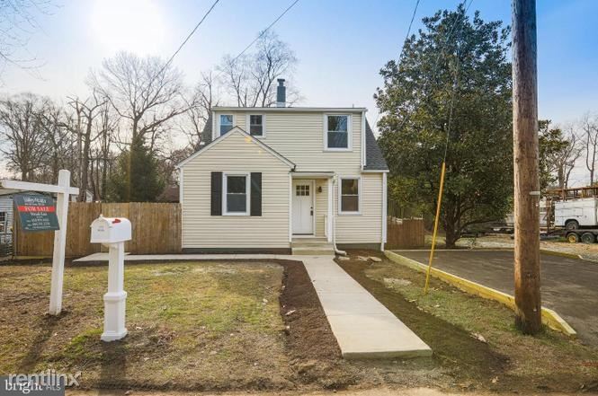 Primary Photo - 4 br, 2 bath House - 202 Oak Ave